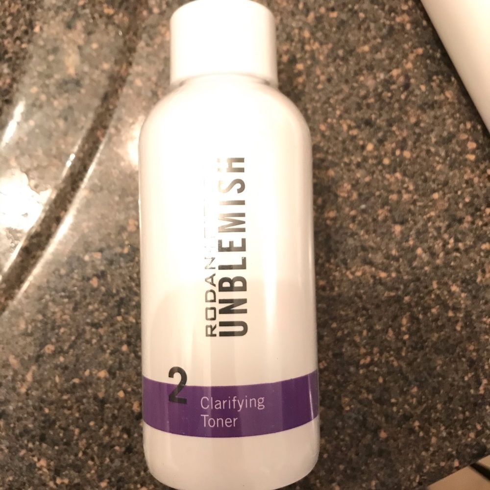 Rodan and fields clarifying toner